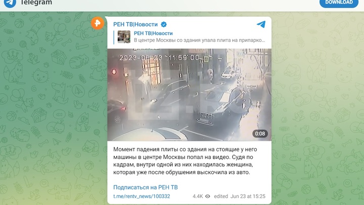 Момент падения балкона на припаркованные автомобили в Москве попал на видео