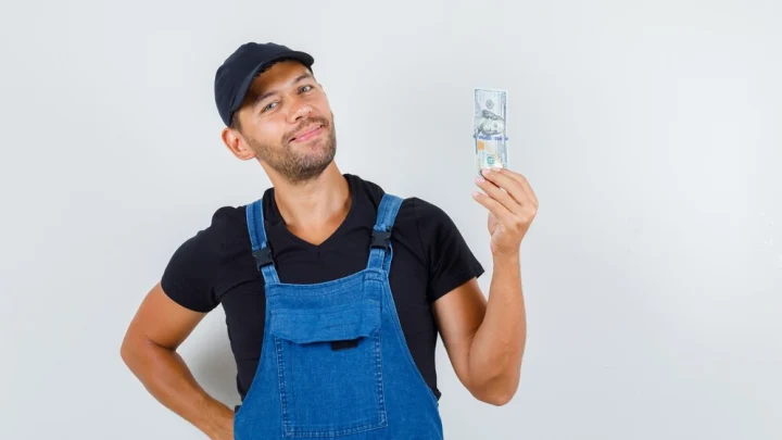 В Госдуме попросили не сравнивать зарплаты учителей и курьеров