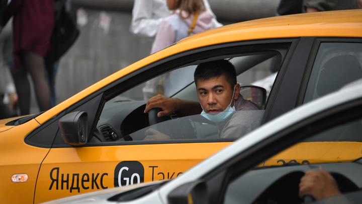 До Патриарших без GPS: в Госдуме предлагают таксистам изучить Москву не хуже Булгакова