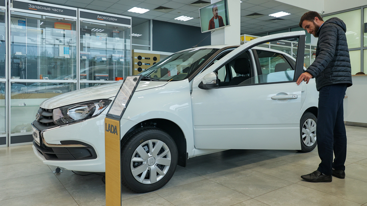 Дилеры не у дел: АВТОВАЗ открыл прямую онлайн-продажу автомобилей Lada по заводским ценам