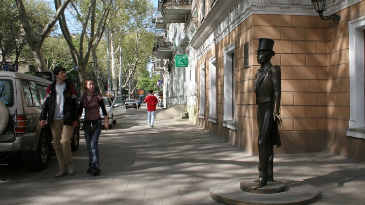 В Одессе памятник Пушкину пострадал от рук националистов