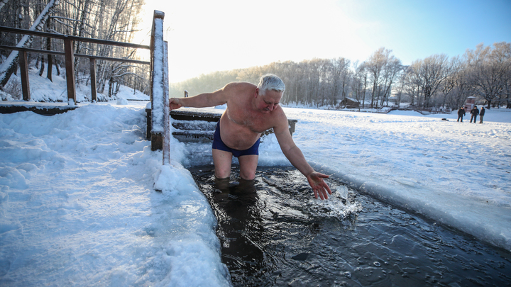 Клуб моржей оценил новый домик для зимнего плавания в Серебряном бору