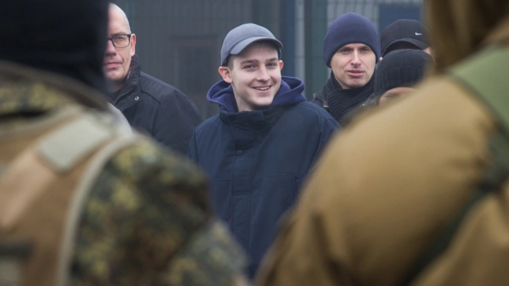 Зай, меня обменяли, всё нормально: появилось видео вернувшихся из плена русских бойцов