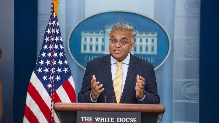 США запаслись вакциной: В Белом доме напугали американцев