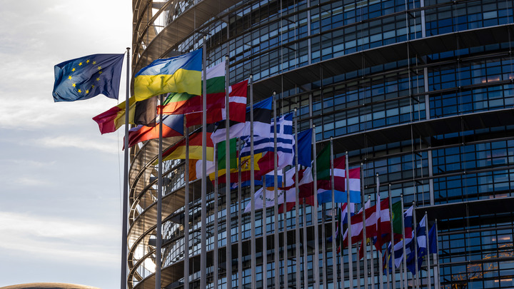 Номер 119-й: Хазин иронично поддел Киев после санкций