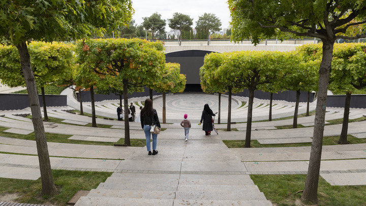 Парк Галицкого в Краснодаре заволокло густым дымом - на территории пожар