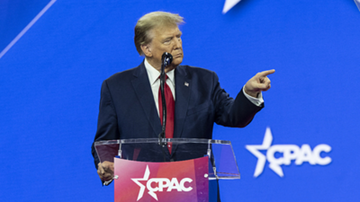 Байден: Трамп преклоняется перед Путиным и позволяет делать все, что он хочет