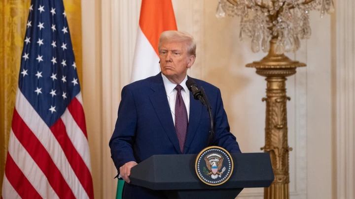 Трампа зовут в суд: 14 штатов недовольны безграничной властью Илона Маска. Что не так?