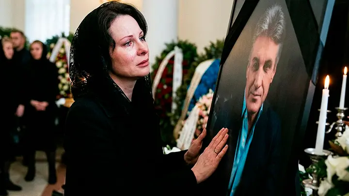 Погодина раскрыла тайну о родной дочери Пиманова на похоронах. И ещё та история с прощальным письмом