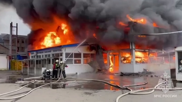 В Воронеже загорелся рынок: видео