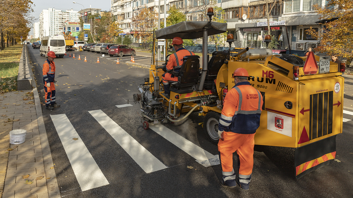 В Москве продолжается обновление дорожной разметки