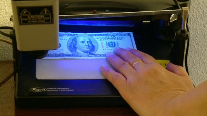 Американская экономика посыпалась. Хазин рассказал о долларовой катастрофе