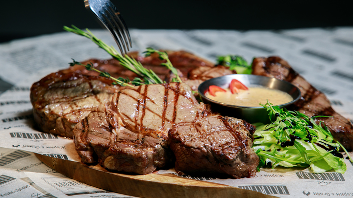 Шеф-повар опроверг главный миф о приготовлении мяса