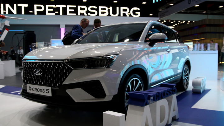 Стала известна цена новой Lada X-Cross 5