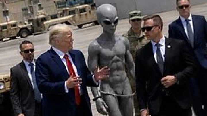 Трамп опубликовал фото с инопланетянином: что с ним не так
