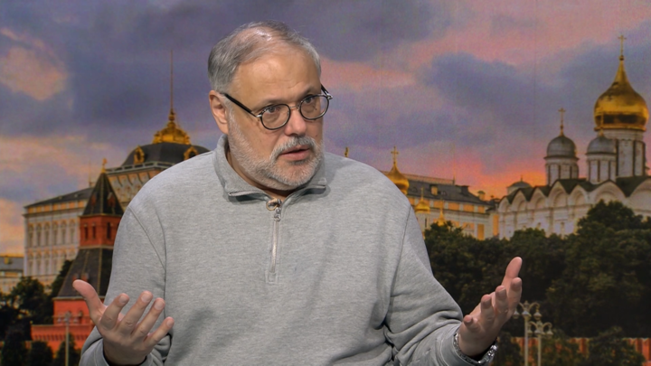 Хазин предрёк России оранжевую революцию: Русских людей бесят специально