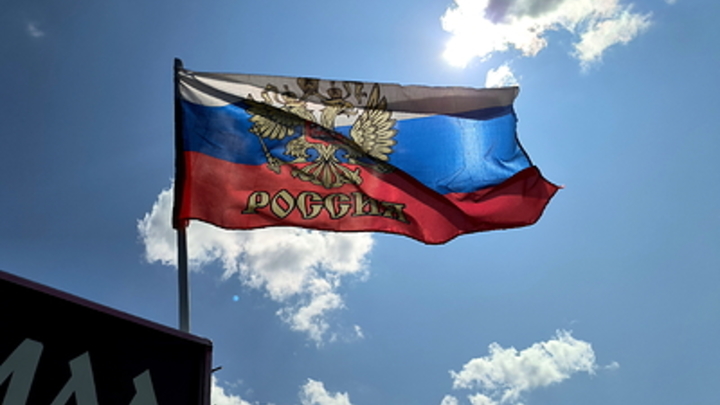 Медведев ко Дню России опубликовал фото Майдана в Киеве с российским триколором