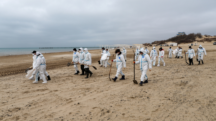 Аннулировано 90 процентов новогодних туров в Анапу. Причина - разлив мазута из танкеров
