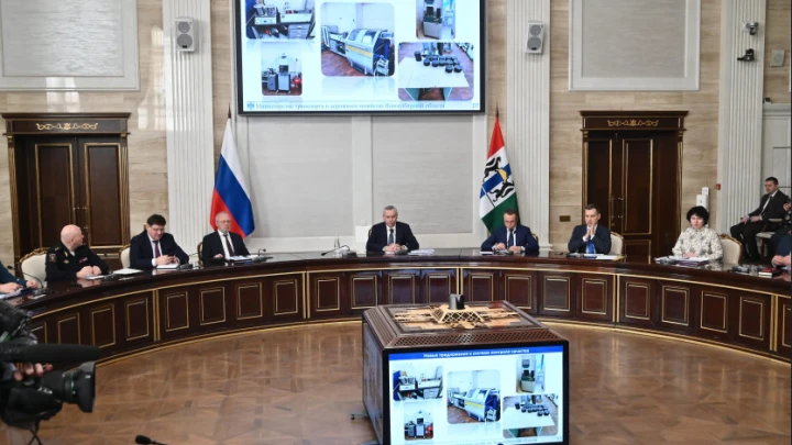 Губернатор Андрей Травников потребовал ужесточить контроль качества дорожных работ в Новосибирской области