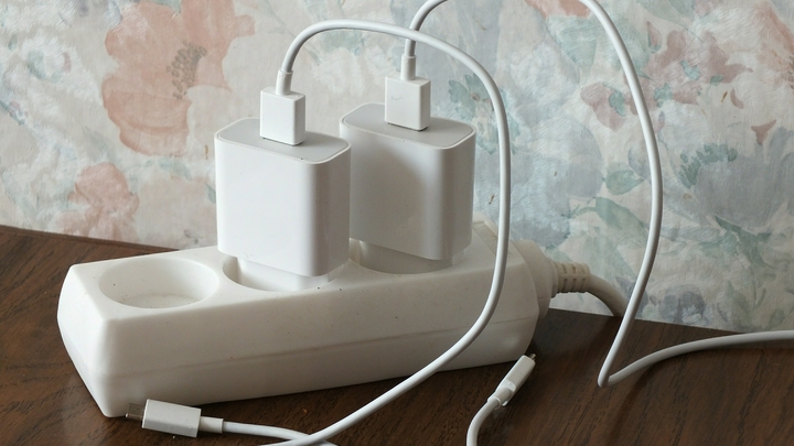 Возьмите тапочки и микроволновку: Советы, как согреться британцам - Daily Mail