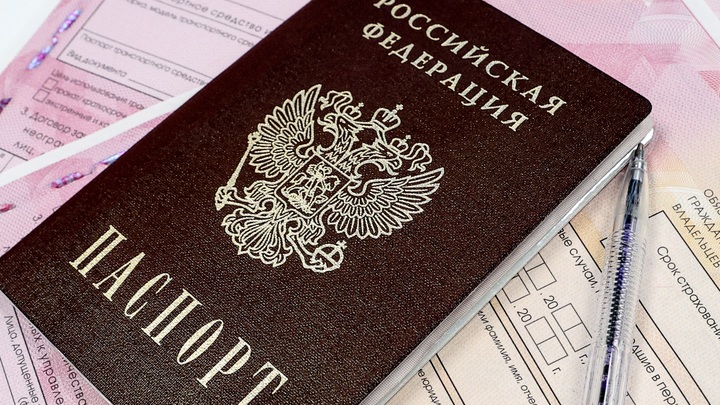 Мигранты плачут и отказываются от гражданства России: Не стоит обманываться - у них есть план