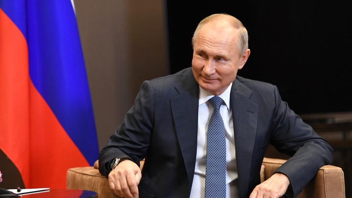 Путин погладил своего орла: Сечин получил скрытое одобрение президента России?