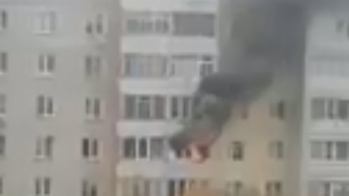 Пожар в девятиэтажке в Кургане попал на видео