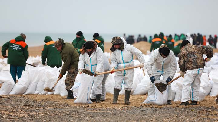 Ликвидация разлива мазута в Анапе: Вмешаться пришлось лично Путину
