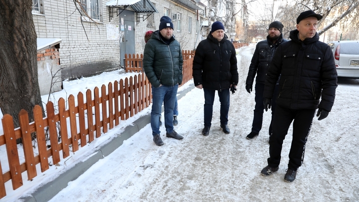 Власти хвалили работников ЖКХ за дворы и ругали подрядчика за школу в Кургане