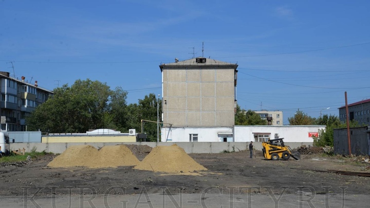 В курганской спортшколе появится футбольное поле с искусственным газоном