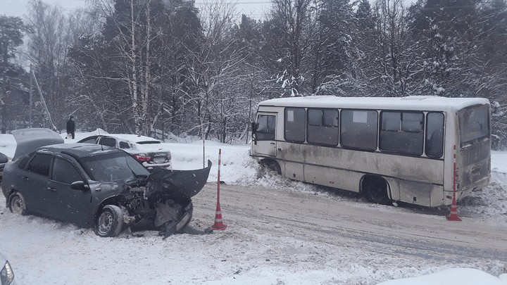 Два человека пострадали в ДТП с пассажирским автобусом и «Ладой» в Иванове