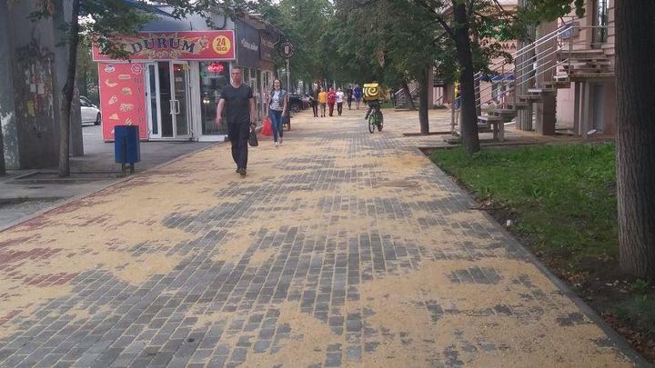 Губернатор узнал, с кого песок сыплется на тротуары Челябинска