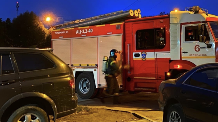 В Челябинской области из-за бани на Тургояке сгорели два жилых дома