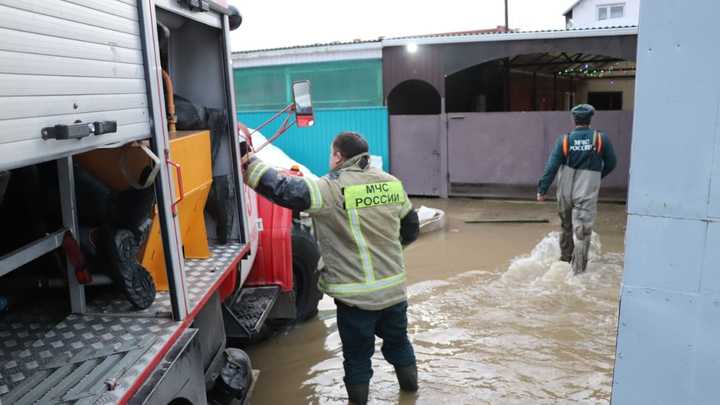 На Кубани после дождей и таяния снега подтопленными остаются 938 участков и 295 домов