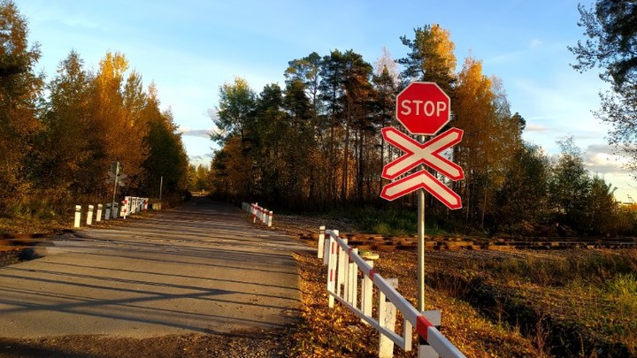 Под Новосибирском поезд врезался в грузовик. Есть разрушения и жертвы - источник