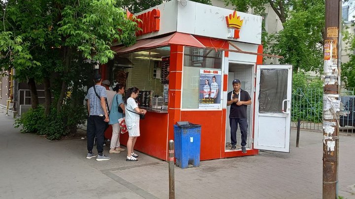 Антисанитария и работники без санкнижек обнаружены в первоуральском цехе полуфабрикатов
