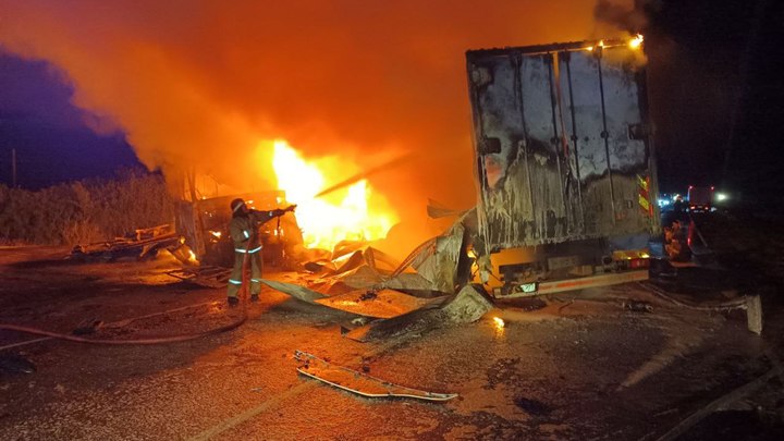 Двое погибли в тройном ДТП с загоревшейся фурой в Самарской области