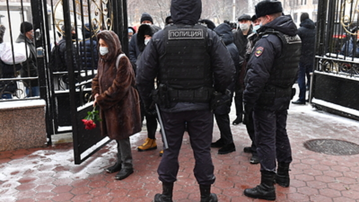 Боец ММА из Узбекистана избил сотрудников центра Э