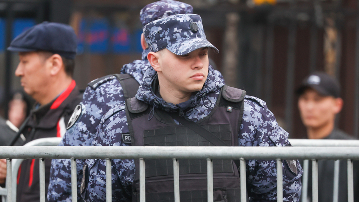 Силовики нагрянули в лицей в Екатеринбурге после сообщения о стрельбе