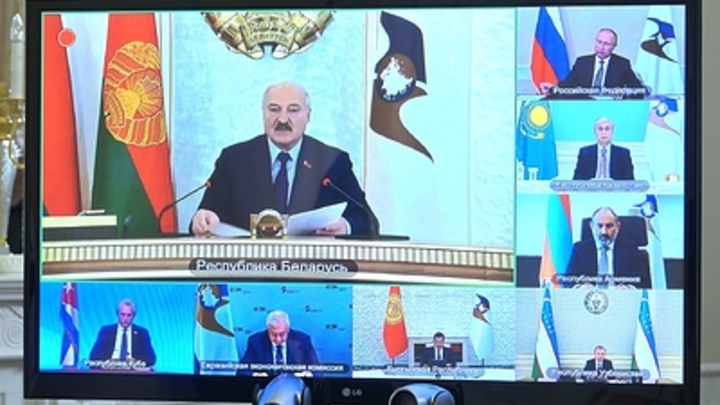 Александр Лукашенко попросил белорусов слушаться его