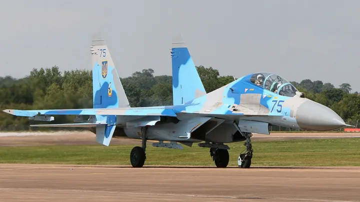 Истребитель ВСУ уронил ракету на жилой дом на Украине