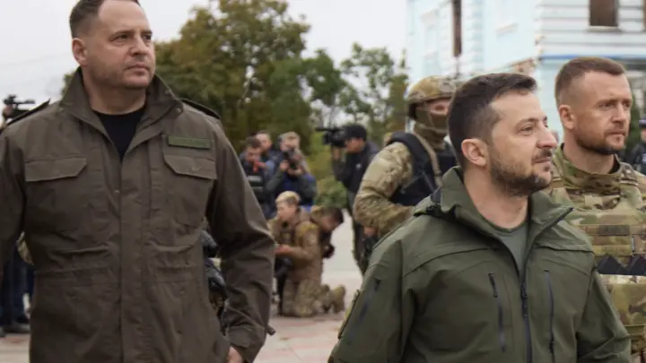 Отчитали, как школьника. Politico послала сигнал Зеленскому: Меняйся или выметайся