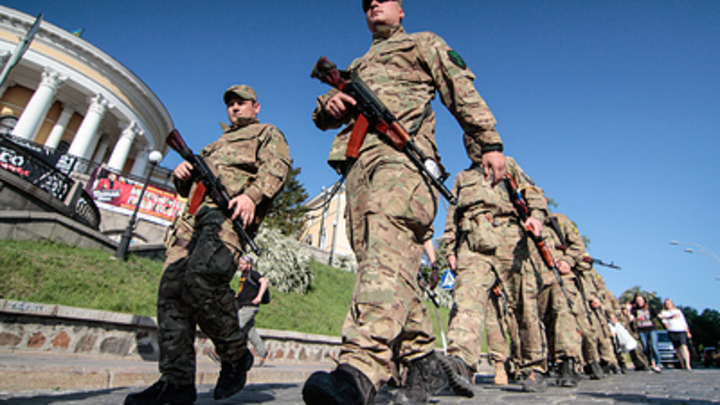 Прощаются с родителями - Украинки начали вывозить сыновей