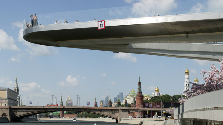 Главный архитектор Москвы связал рост числа любовных свиданий в Зарядье с безопасностью 