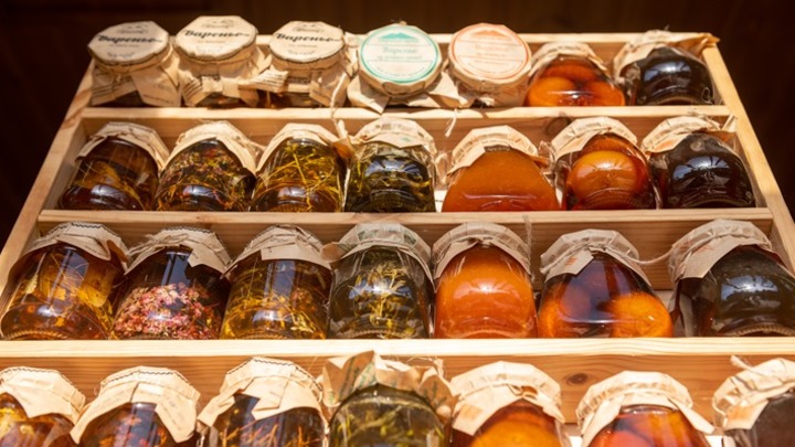 Эксперт предупредил о штрафах за хранение домашних заготовок в подвале многоэтажек