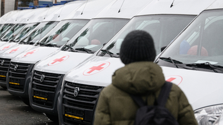 Ни в чём себе не отказывайте: водителям скорой предложили заправиться на ноль рублей