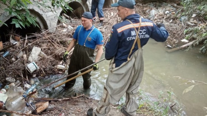 В Заельцовском районе Новосибирска обнаружили свалку на реке 1-я Ельцовка