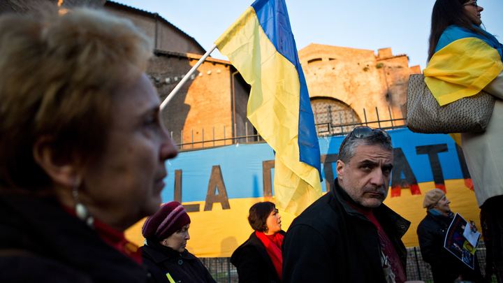 Глаза животных, бомбы, пакеты. Украину начали травить по всему миру