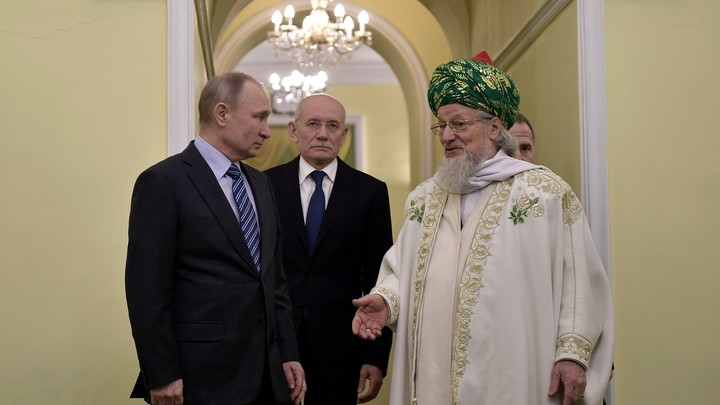 Верность исламским идеалам: Путин поздравил мусульман с праздником