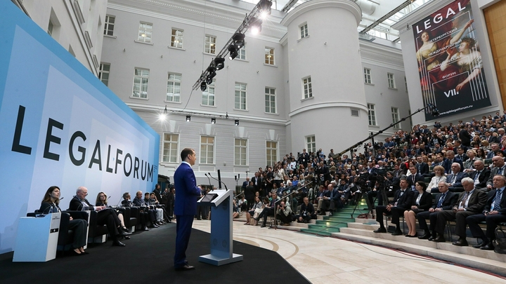 Петербургский юридический форум открылся в онлайн-формате